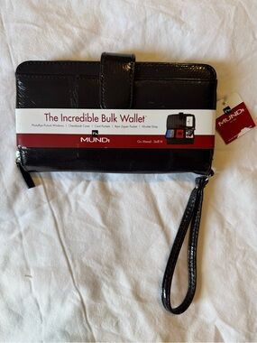 Mundi The Incredible Bulk Wallet - Black Patent Wristlet
